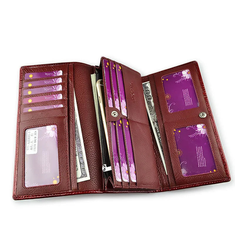 Wine red crocodile-pattern patent leather women's coin purse with pigskin lining