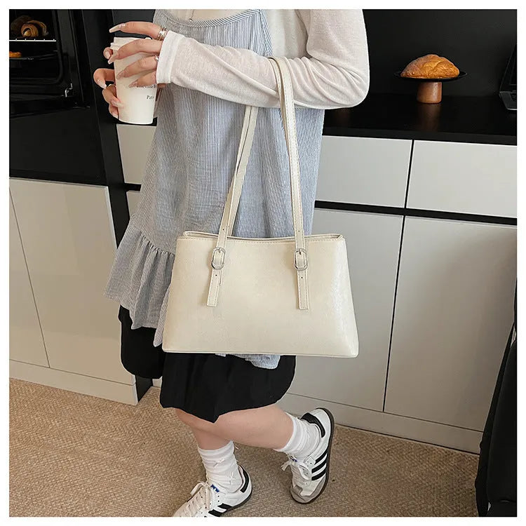 Retro underarm shoulder bag in PU material with horizontal square shape, double jointed strap, and sandwich pocket – large capacity handbag