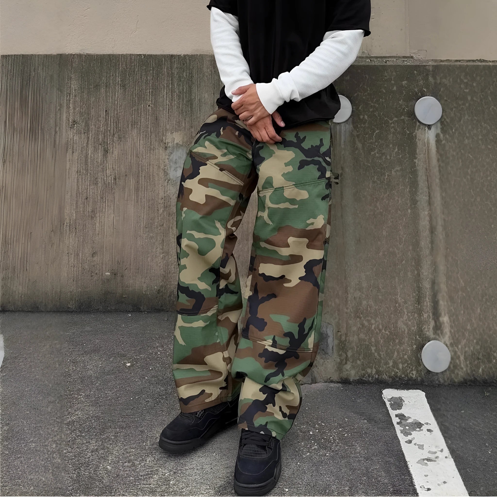 Men's loose camouflage workwear jeans in cotton denim, straight leg mid-waist with zip fly, green colour