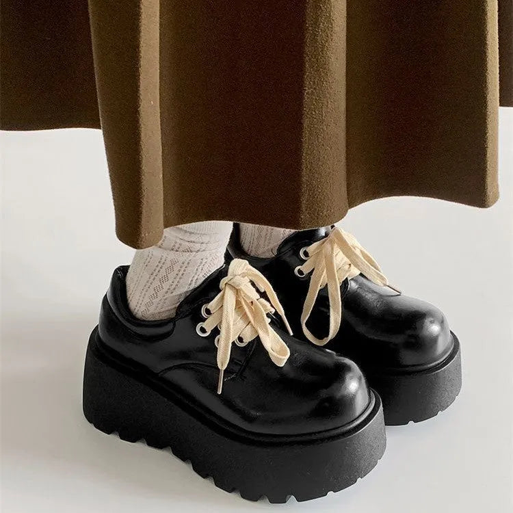 Black matte women's lace-up platform shoes with a chunky 6-8cm rubber sole and round toe.