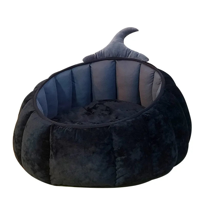 Halloween pumpkin-shaped cat nest in black or orange cloth for winter pet bedding