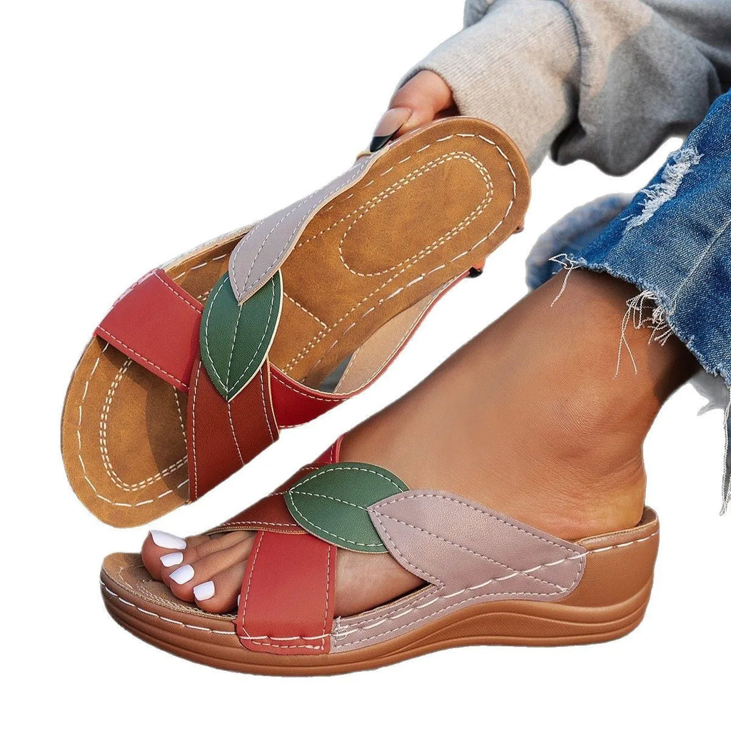 Women's black thick-soled peep-toe slippers with cross-strap design in artificial PU leather