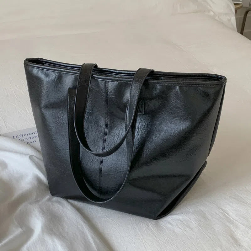 Large-capacity PU tote bag with double straps, 3D outer pocket, zip hidden pocket and phone pocket in black