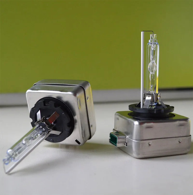 Xenon automotive headlight bulb with aluminium alloy housing and quartz tube lamp