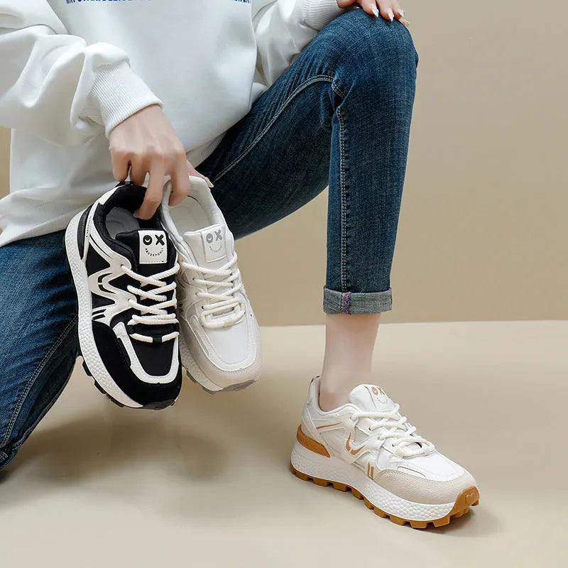 Women's black platform casual shoes with round toe and front lace-up fastening