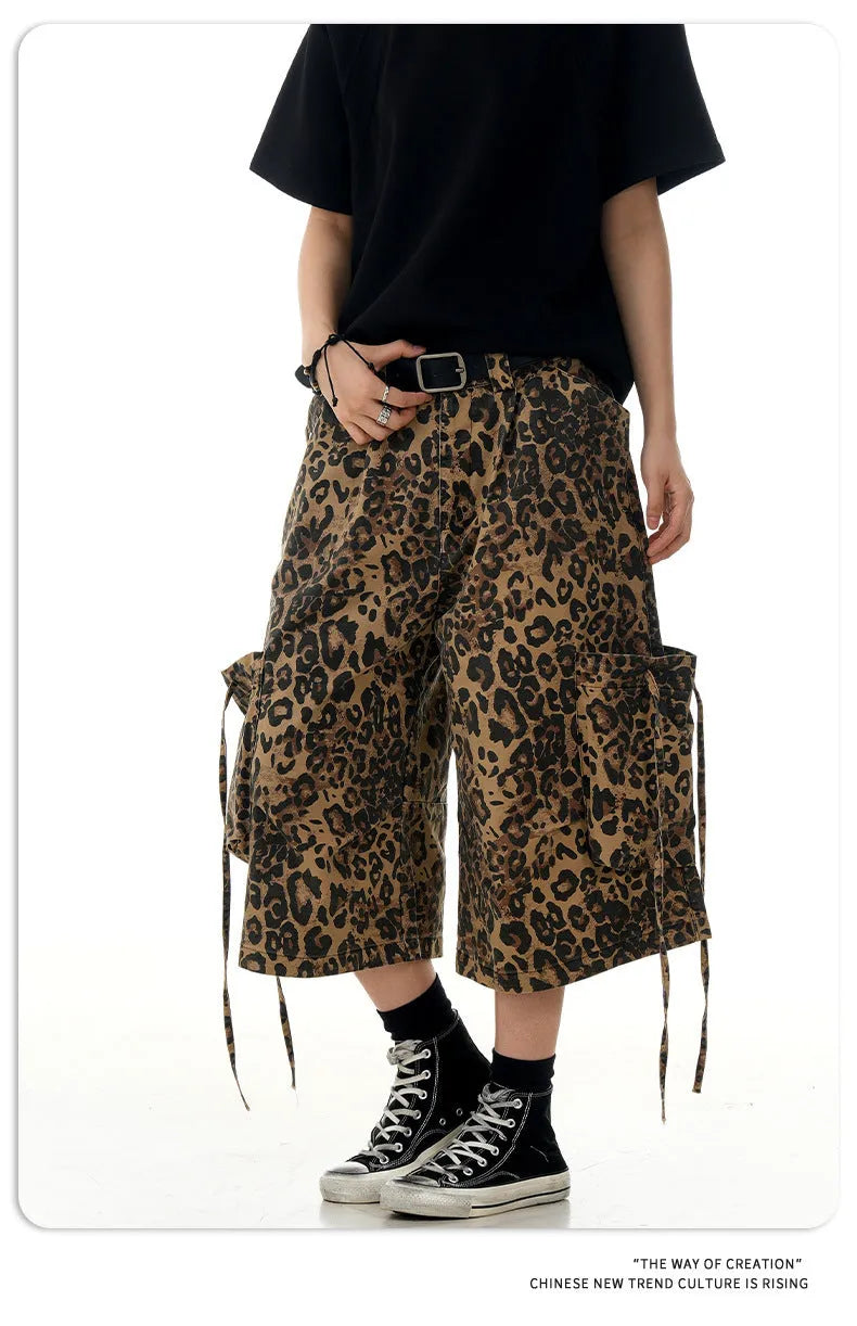 Women's leopard print cropped trousers with high waist and straight leg in cotton fabric