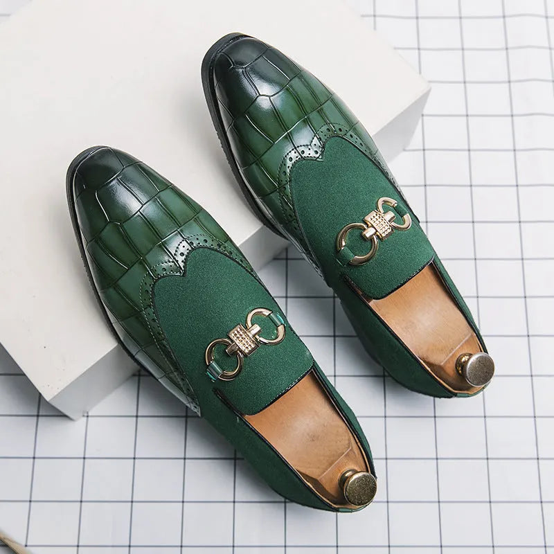 Korean style men's leather shoes with pointed toe and rubber sole in black or green colour.