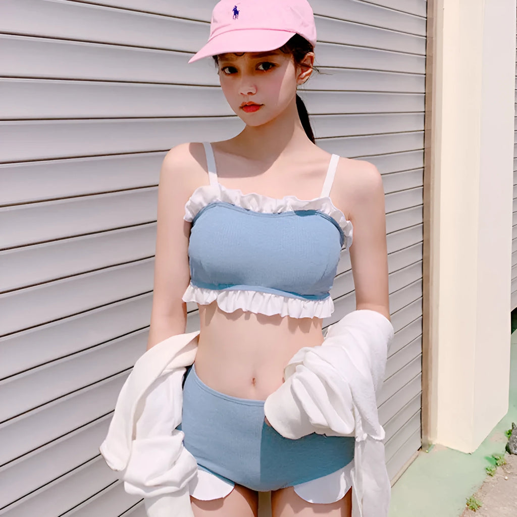 Solid colour women's one-piece swimsuit with suspender straps