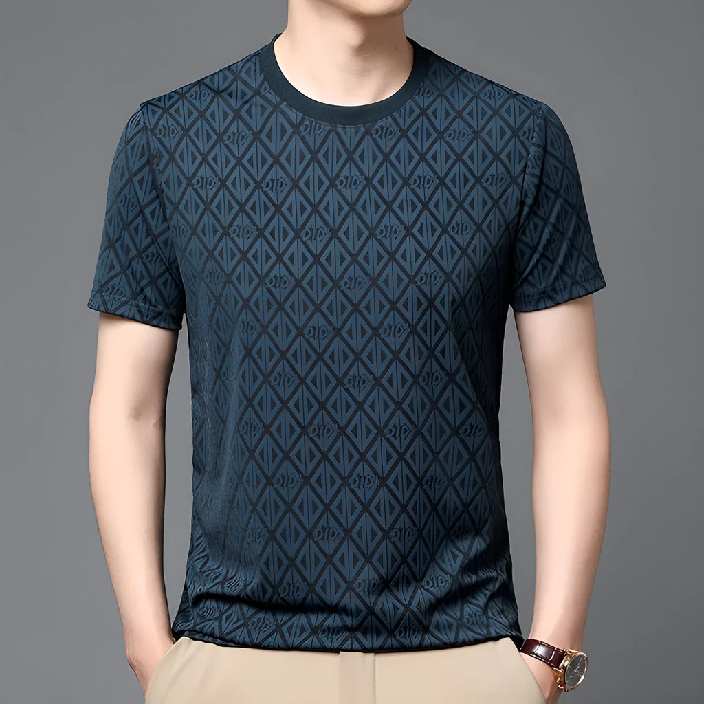 Man wearing a black loose-fit jacquard pattern short sleeve Ice Silk t-shirt for casual leisure.