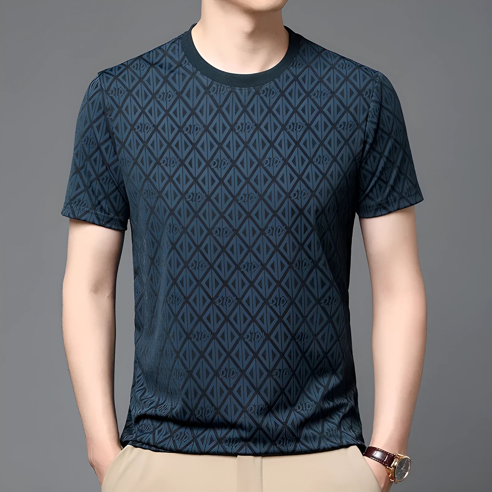 Man wearing a black loose-fit jacquard pattern short sleeve Ice Silk t-shirt for casual leisure.