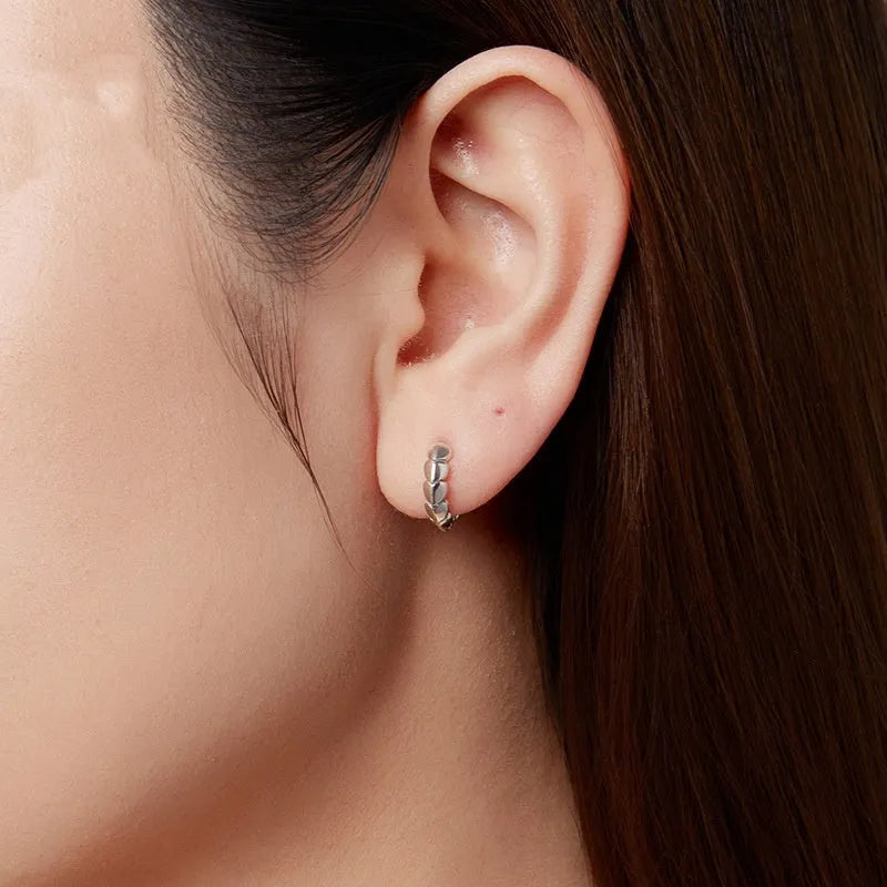 S925 sterling silver loving heart splicing ear clip with polished finish on white background