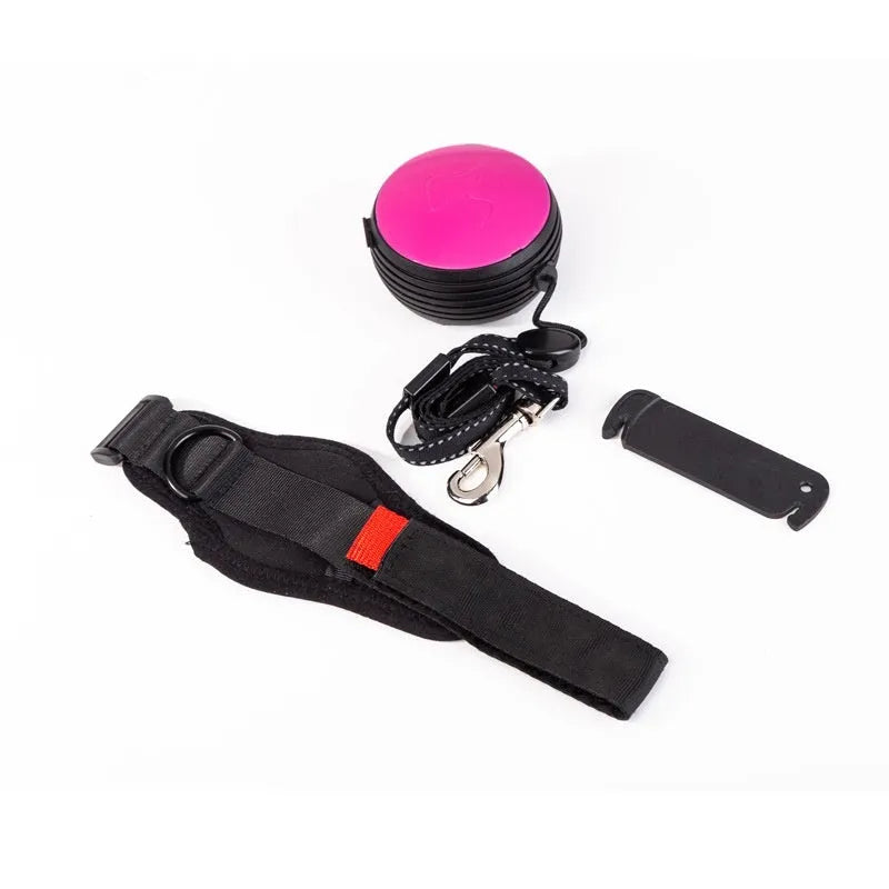 Retractable dog leash extended to 3 metres with automatic mechanism and six colour options