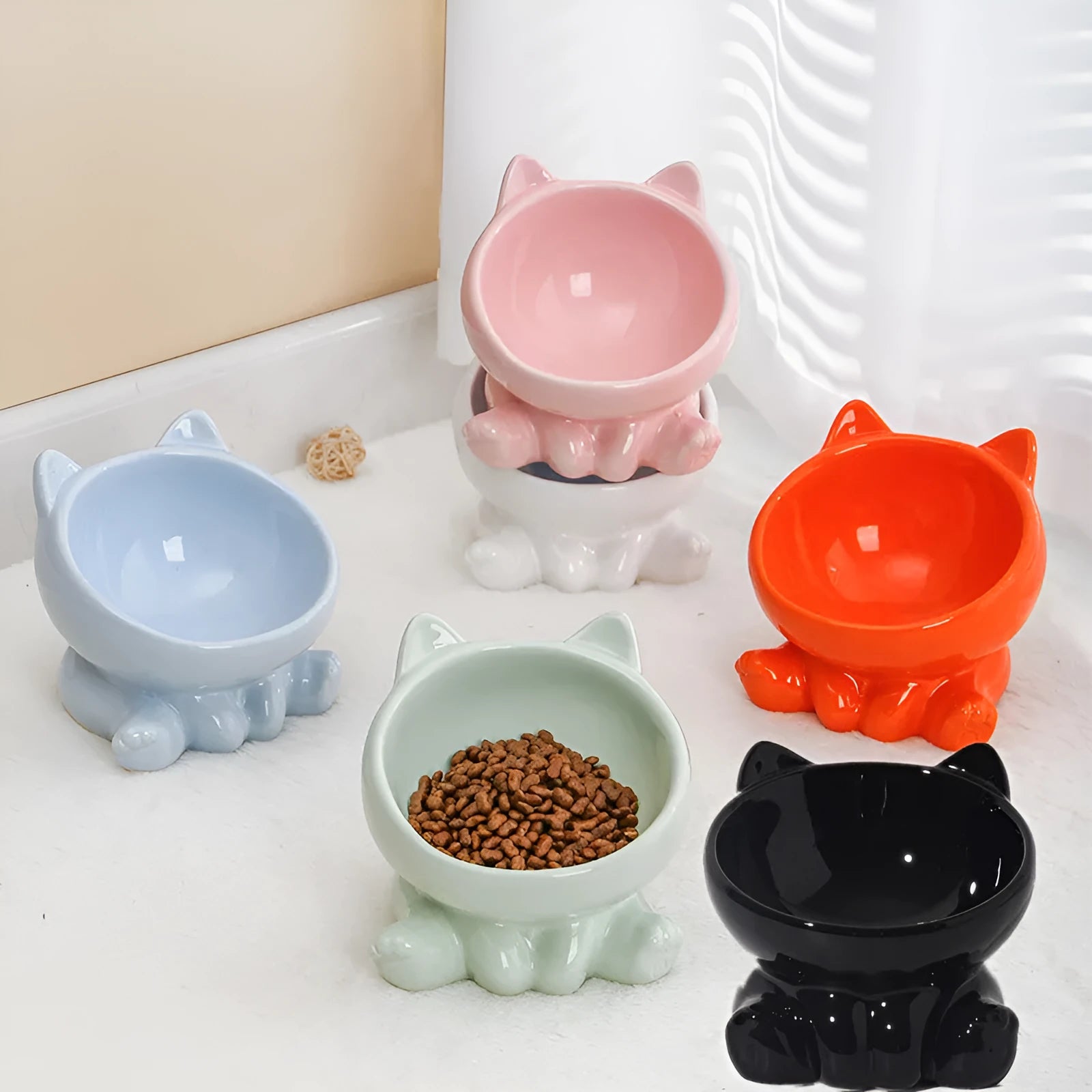 Ceramic cat bowl with oblique mouth and neck guard in black and white colour option