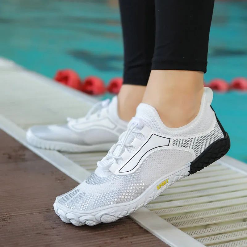 Upstream shoes with non-slip rubber sole, EVA midsole, four-sided elastic upper, low-top design in black, blue, white and black, or wine red