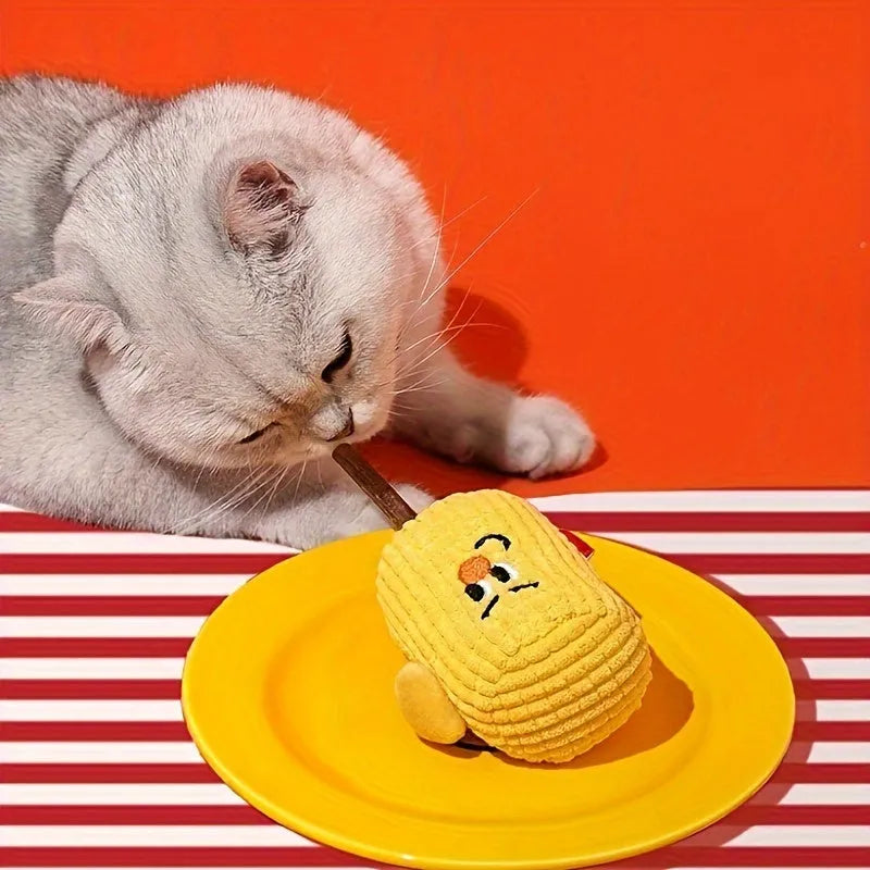 Natural polio wood corn cob shaped cat chew toy with catnip for dental cleaning on a plain background.