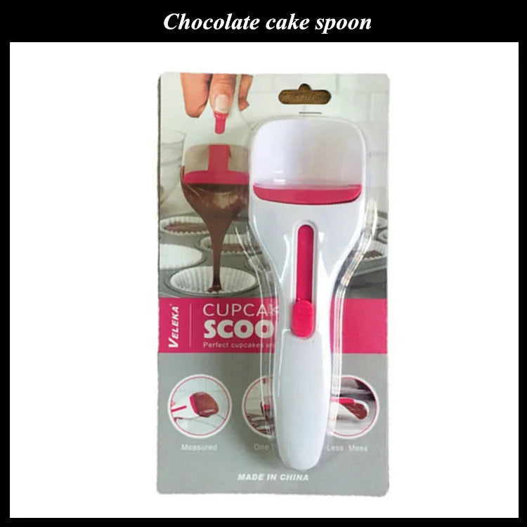 Photo-colour cake batter scoop with push lever on handle, 19.5 cm long, on white background