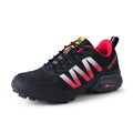Mountaineering sneaker with flat heel and lace-up closure in colour option K200 Black.