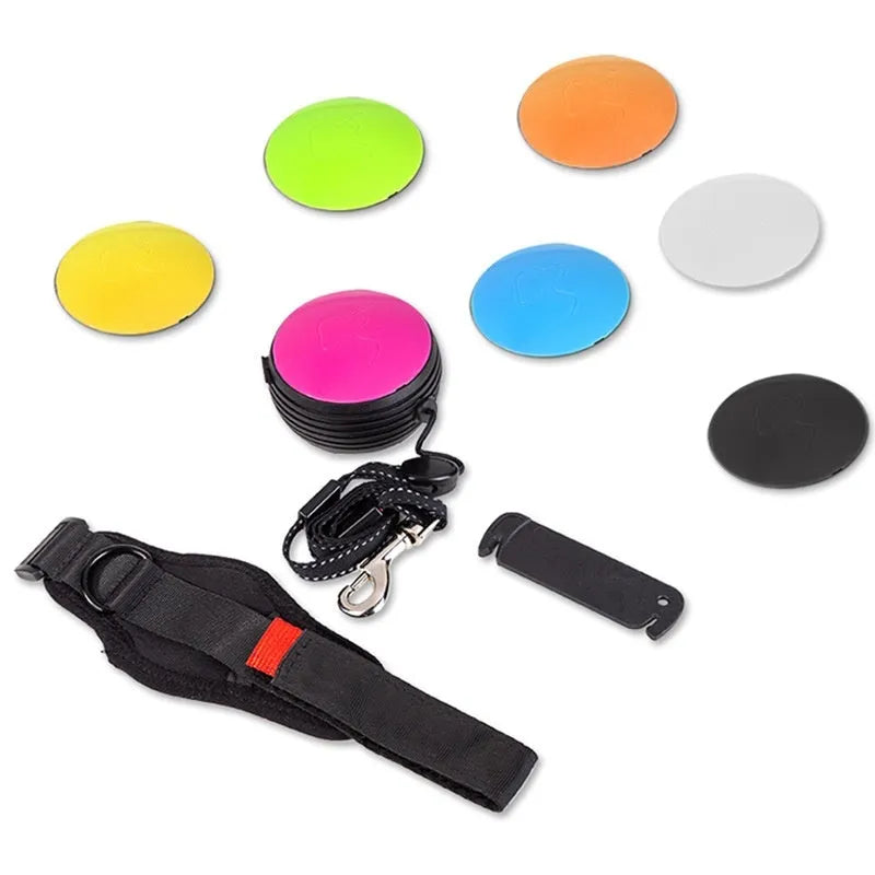 Retractable dog leash extended to 3 metres with automatic mechanism and six colour options