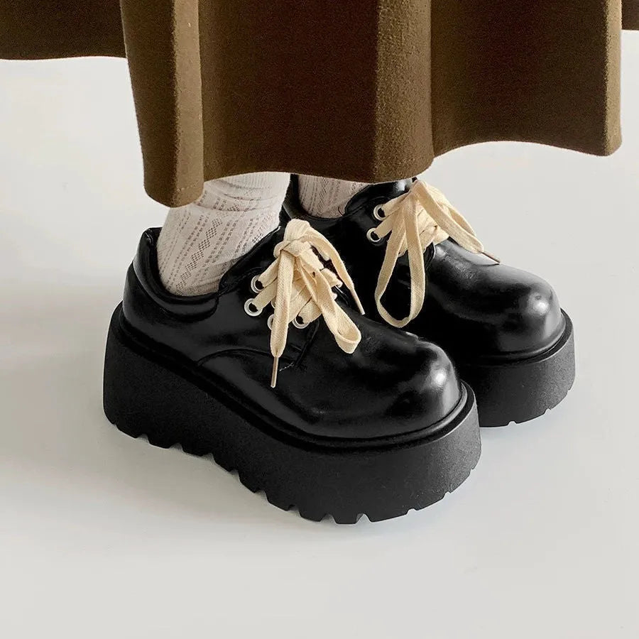 Black matte women's lace-up platform shoes with a chunky 6-8cm rubber sole and round toe.