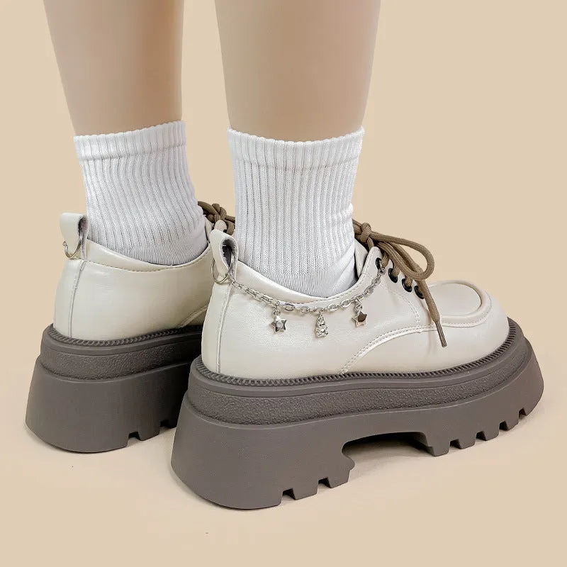 White British-style platform leather shoes with chunky heel and front lace-up design