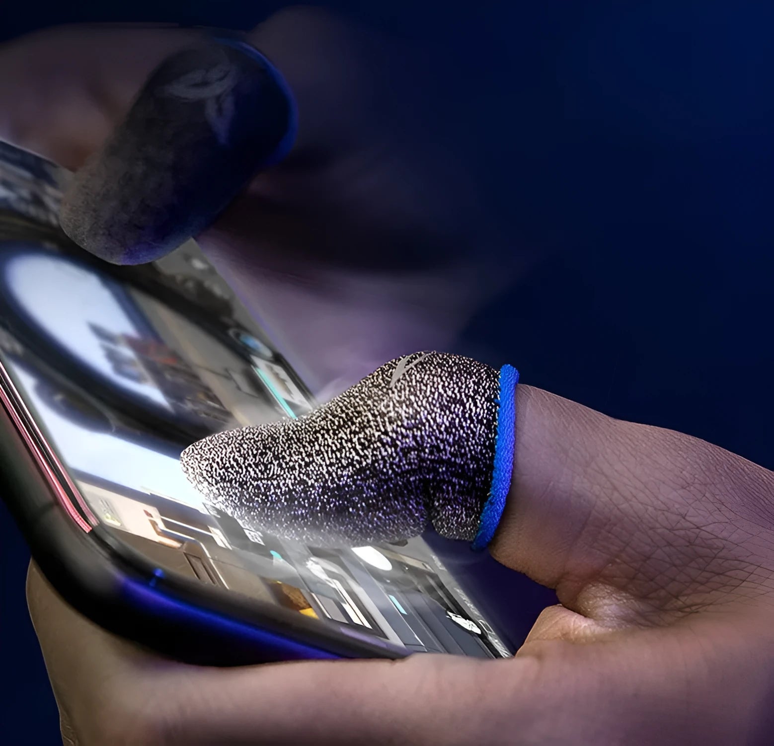 Green game thumb sleeves made of silver fibre with a 3M reflective logo, for sweat absorption during gaming.