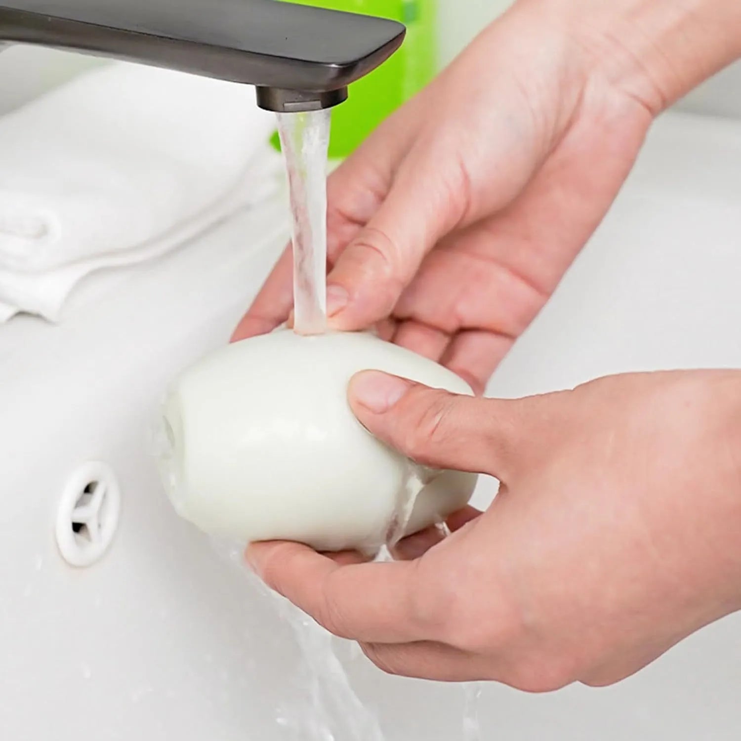 Green and white washable reusable gel lint roller ball portable pet hair removal tool