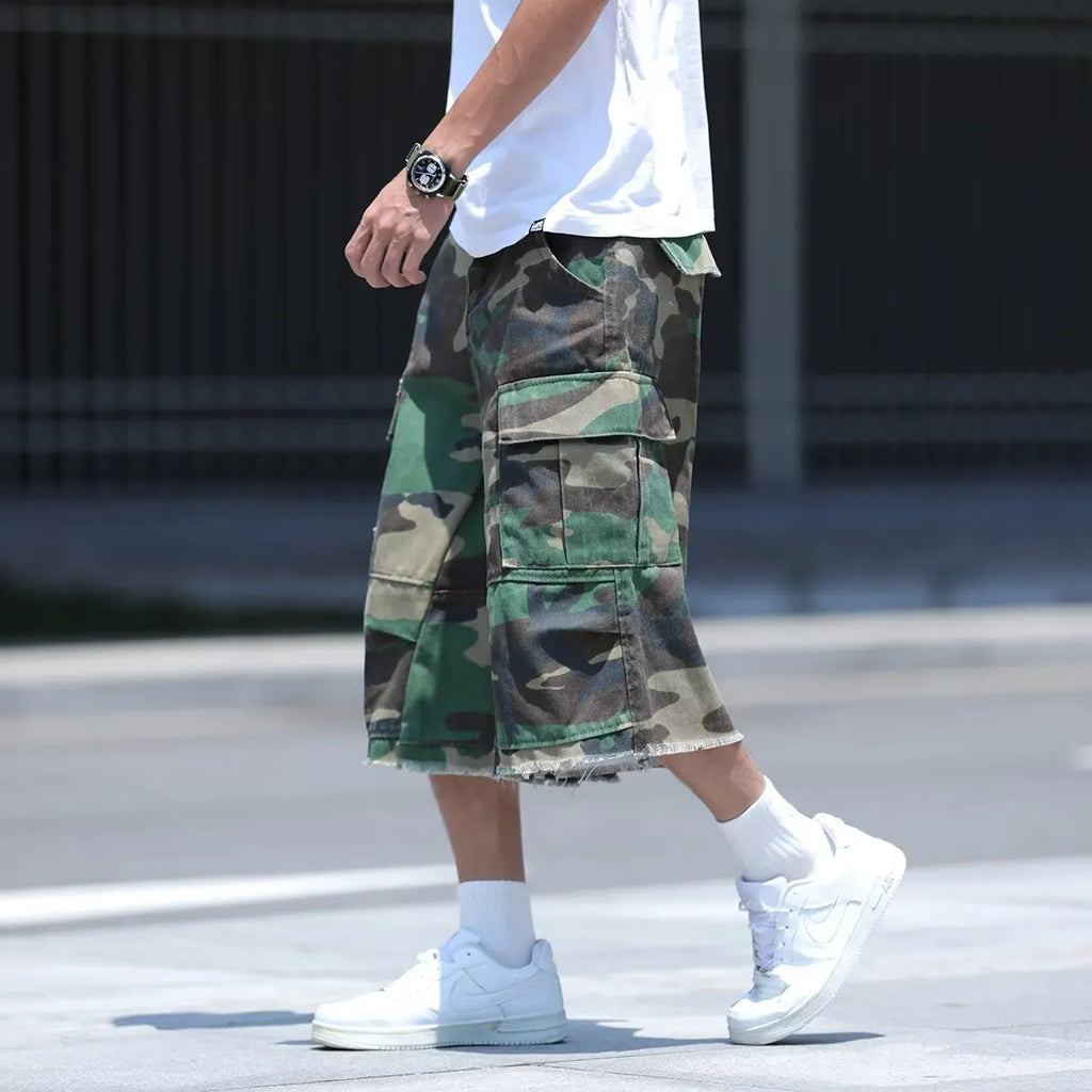 Men's cotton camouflage shorts in American retro style with loose fit and cropped length