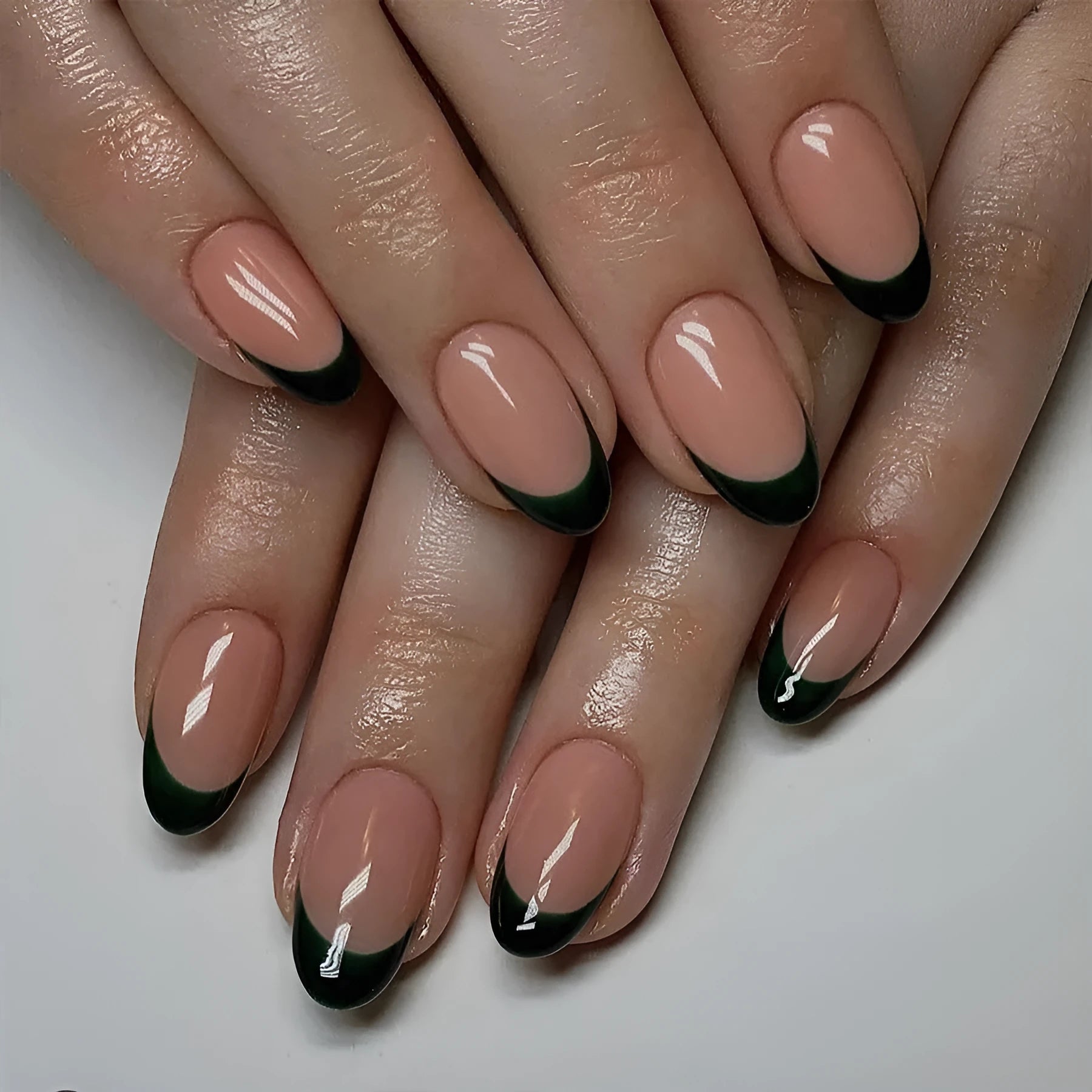 Set of 24 black French manicure false nails in short almond shape, J049 colour