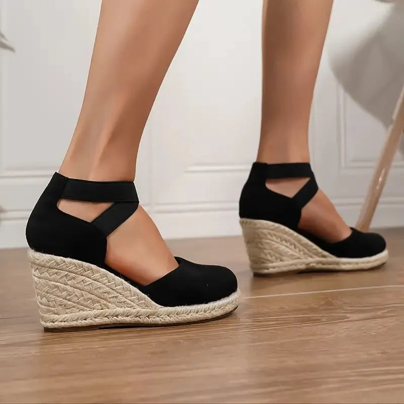 Plus size women's black sports sandals with elastic band and round toe, microfiber upper and TPR sole