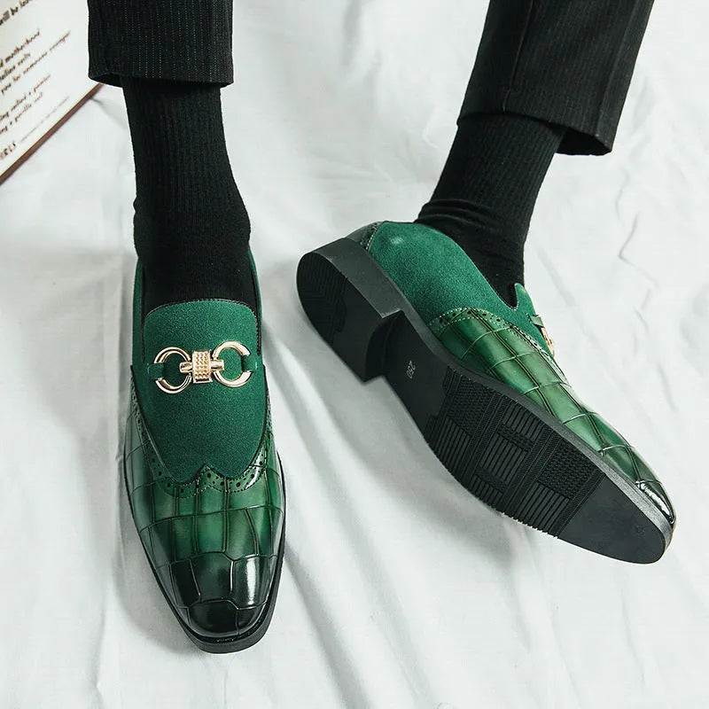 Korean style men's leather shoes with pointed toe and rubber sole in black or green colour.