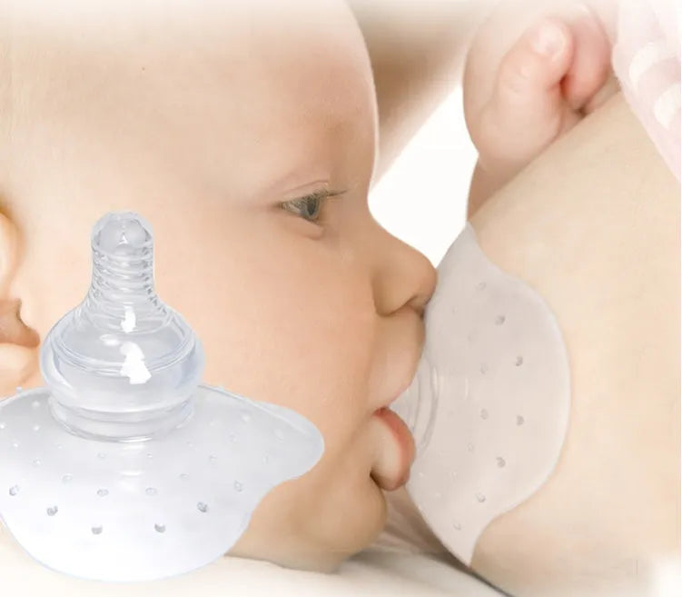 Nipple protector for breastfeeding mothers in petals or transparent colour