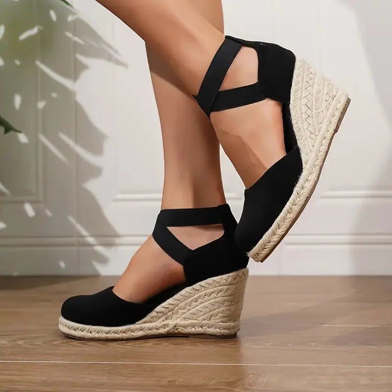 Plus size women's black sports sandals with elastic band and round toe, microfiber upper and TPR sole