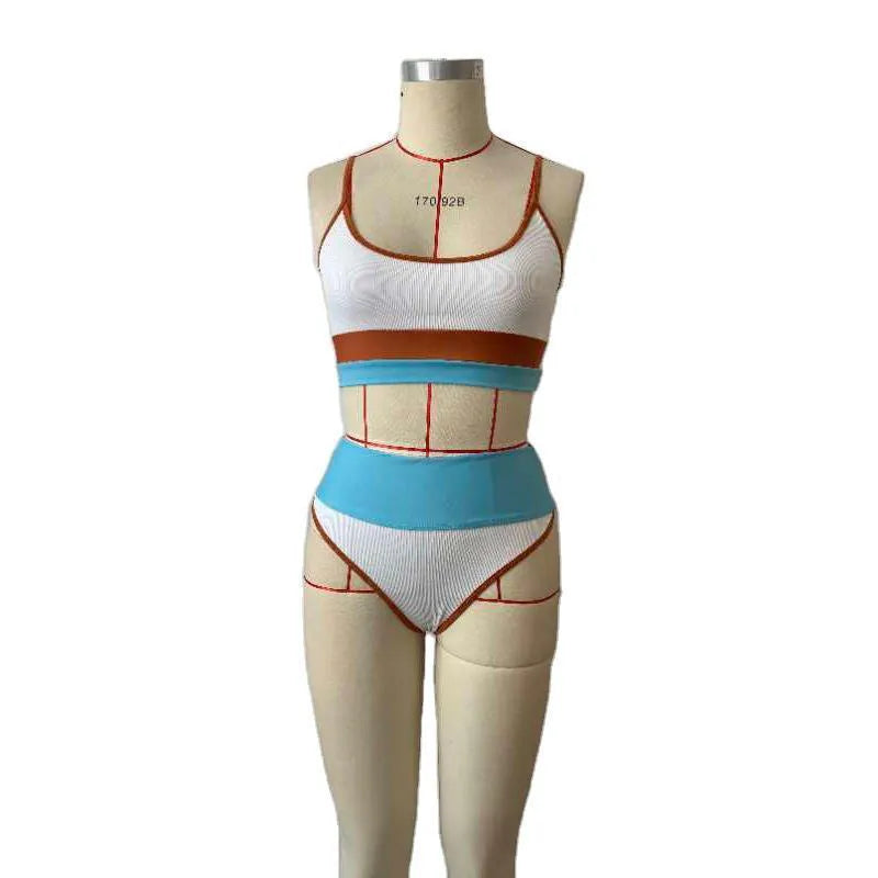 Women's solid colour quick-drying swimsuit set with matching top and shorts in nylon fabric