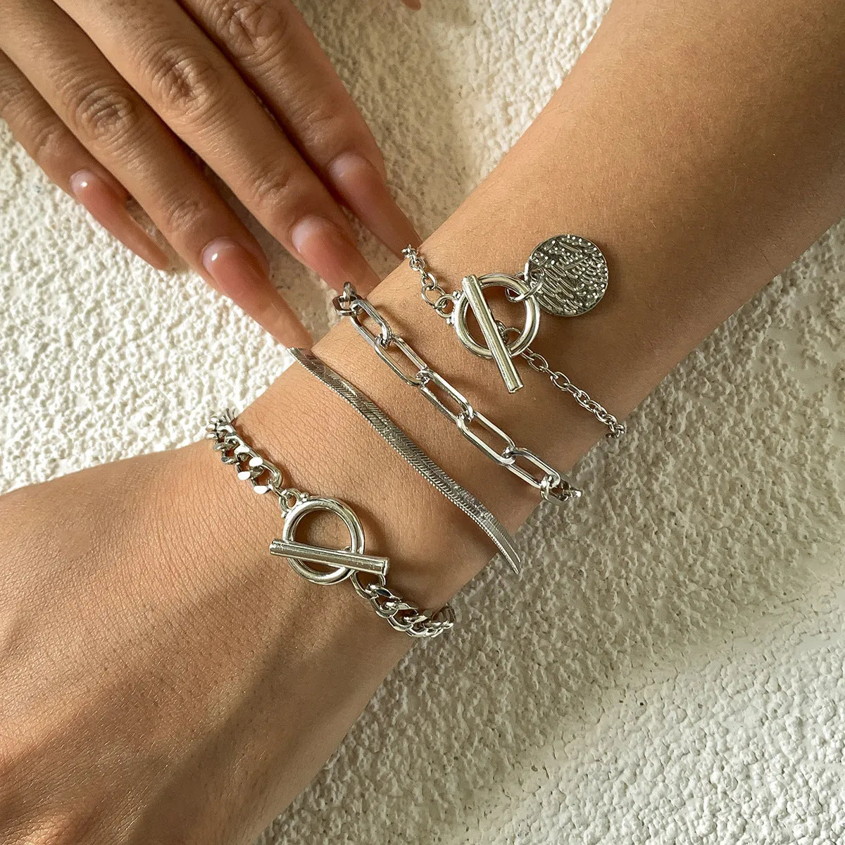 Set of 4 metal chain bracelets in gold or silver with snake bone and hollow chain designs