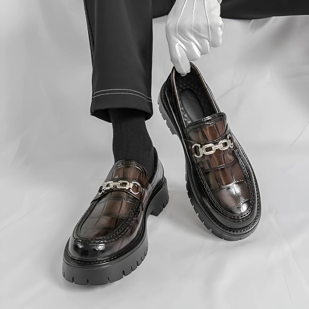 Men's crocodile pattern loafers in British style with flat heel, available in multiple colours and extended sizes
