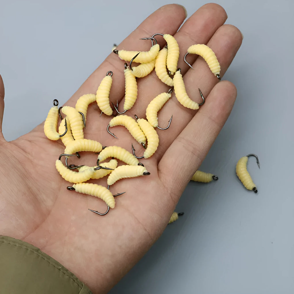 Fishing bait lure with hook in pink worm style, including luminous colour option, for Big Eye snakehead Rod Hook No. 4
