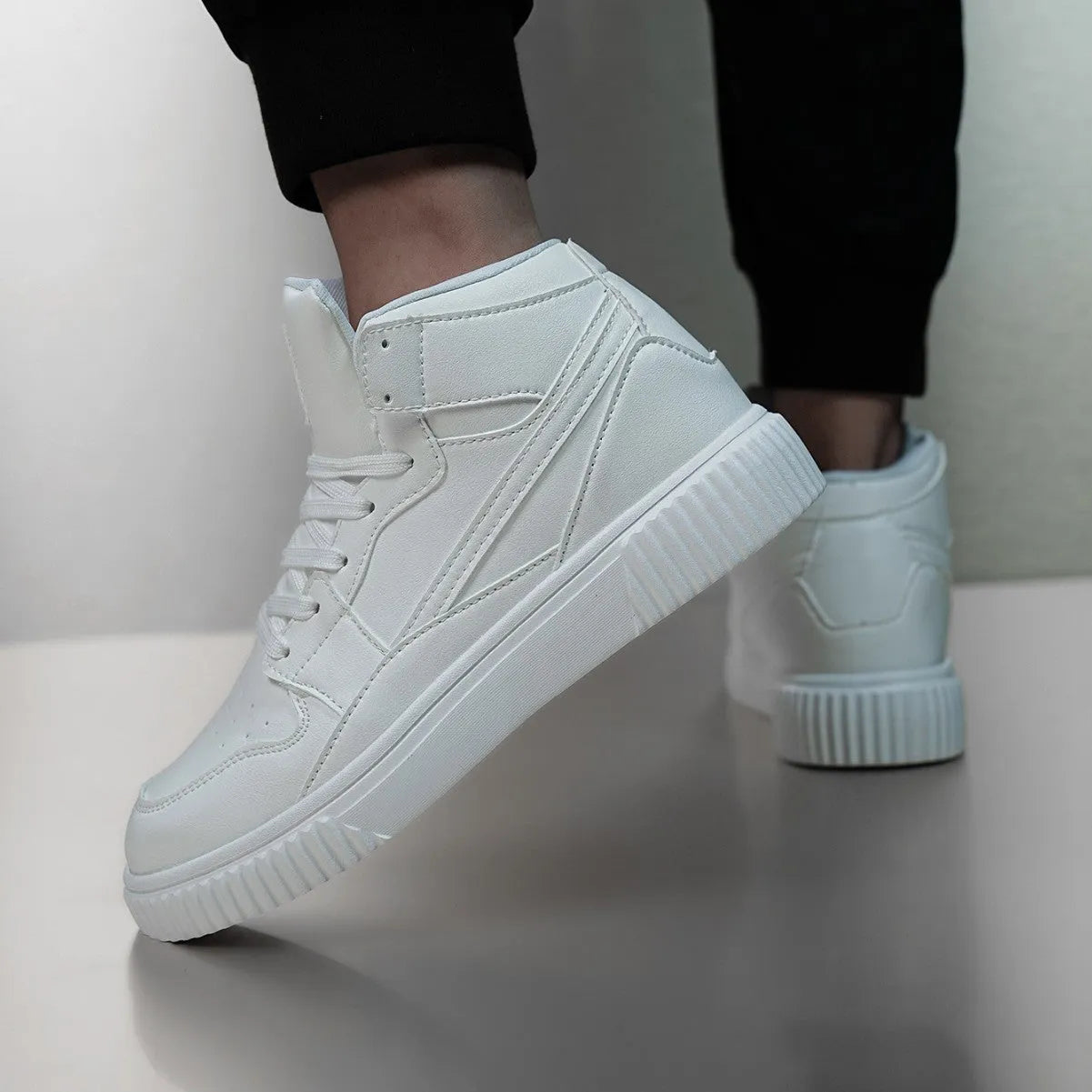 White men's casual shoes with microfiber upper and round toe design for autumn winter wear