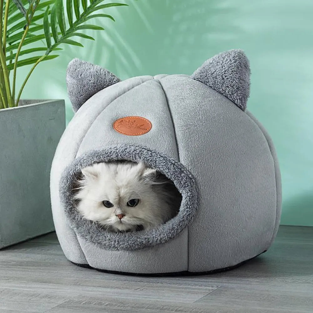Fully enclosed winter cat nest sofa bed in plush fabric, size available up to 40cm