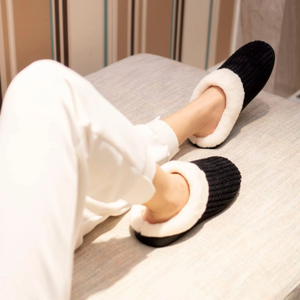Fluffy plush unisex casual slippers in solid colours with sizes from 36-45
