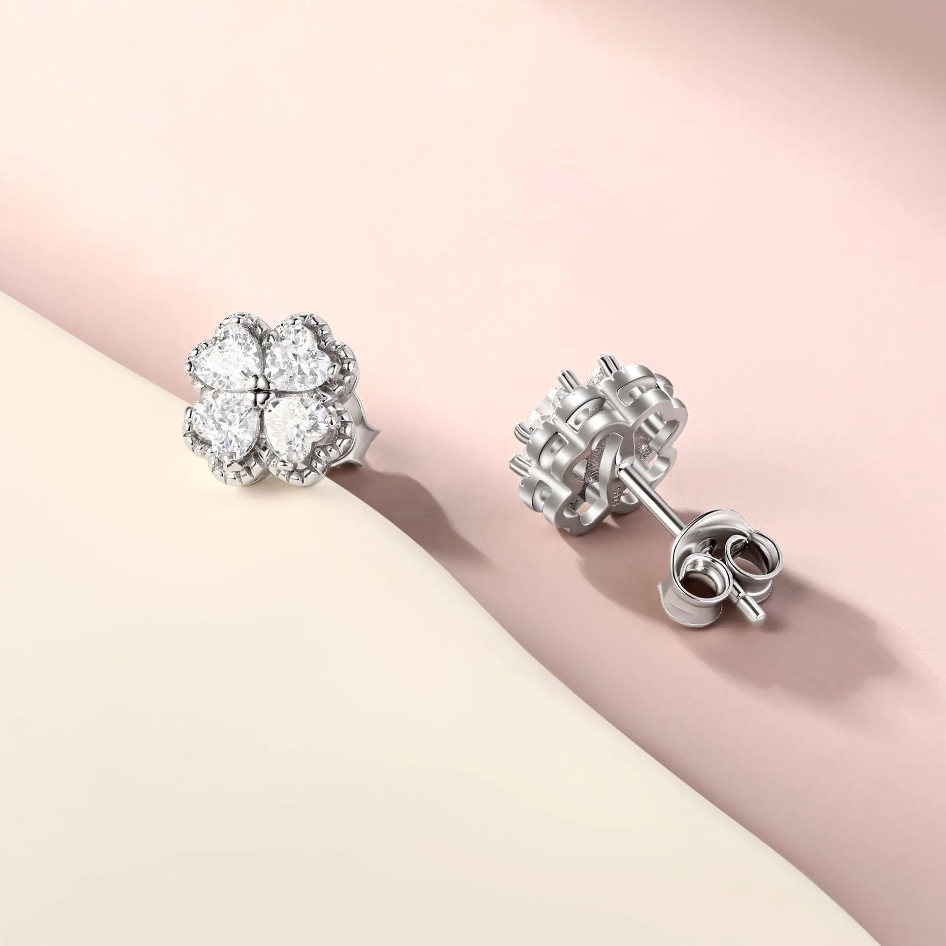 Zeng Yin 925 silver four-leaf clover earrings with zircon stones and heart design in white gold colour