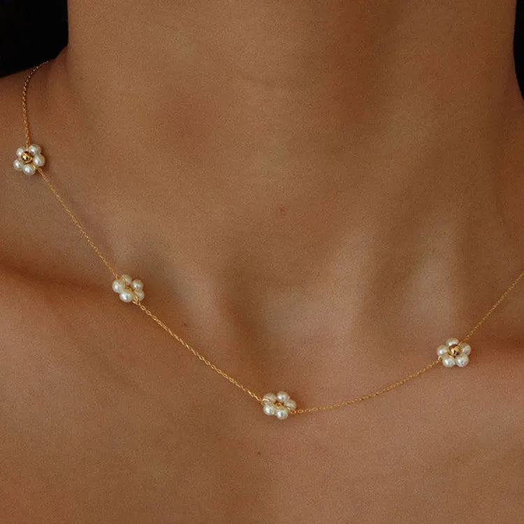 Simple pearl flower necklace on alloy chain, gold colour, 40+5cm length, adjustable circumference