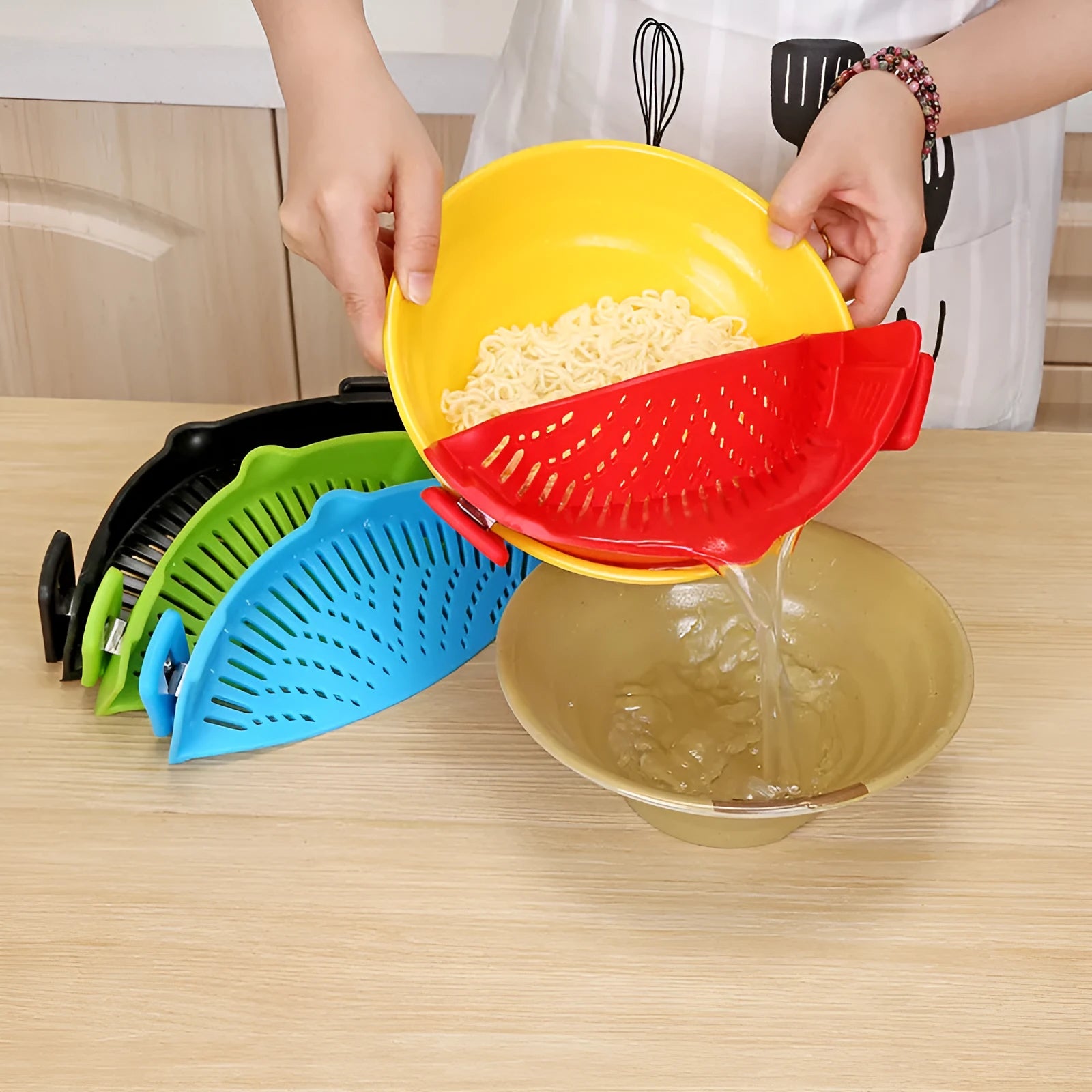 Silicone clip-on kitchen strainer with stainless steel mesh in blue colour