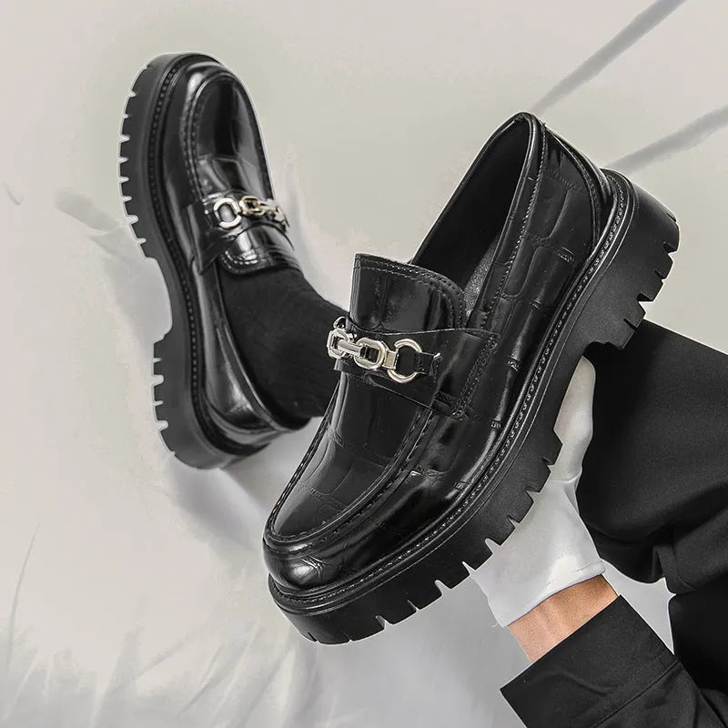 Men's crocodile pattern loafers in British style with flat heel, available in multiple colours and extended sizes