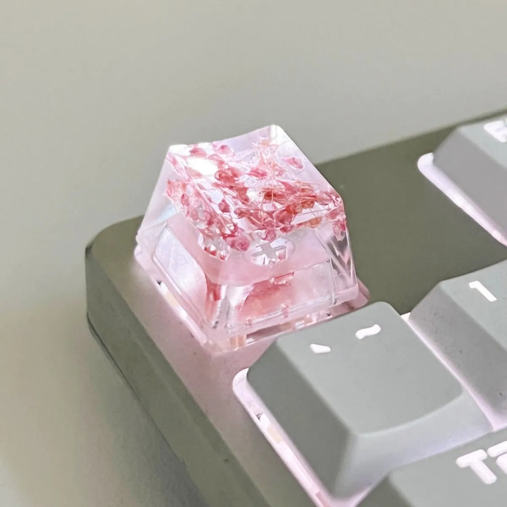 Resin starry sky keycap for mechanical keyboards in transparent design with glitter particles