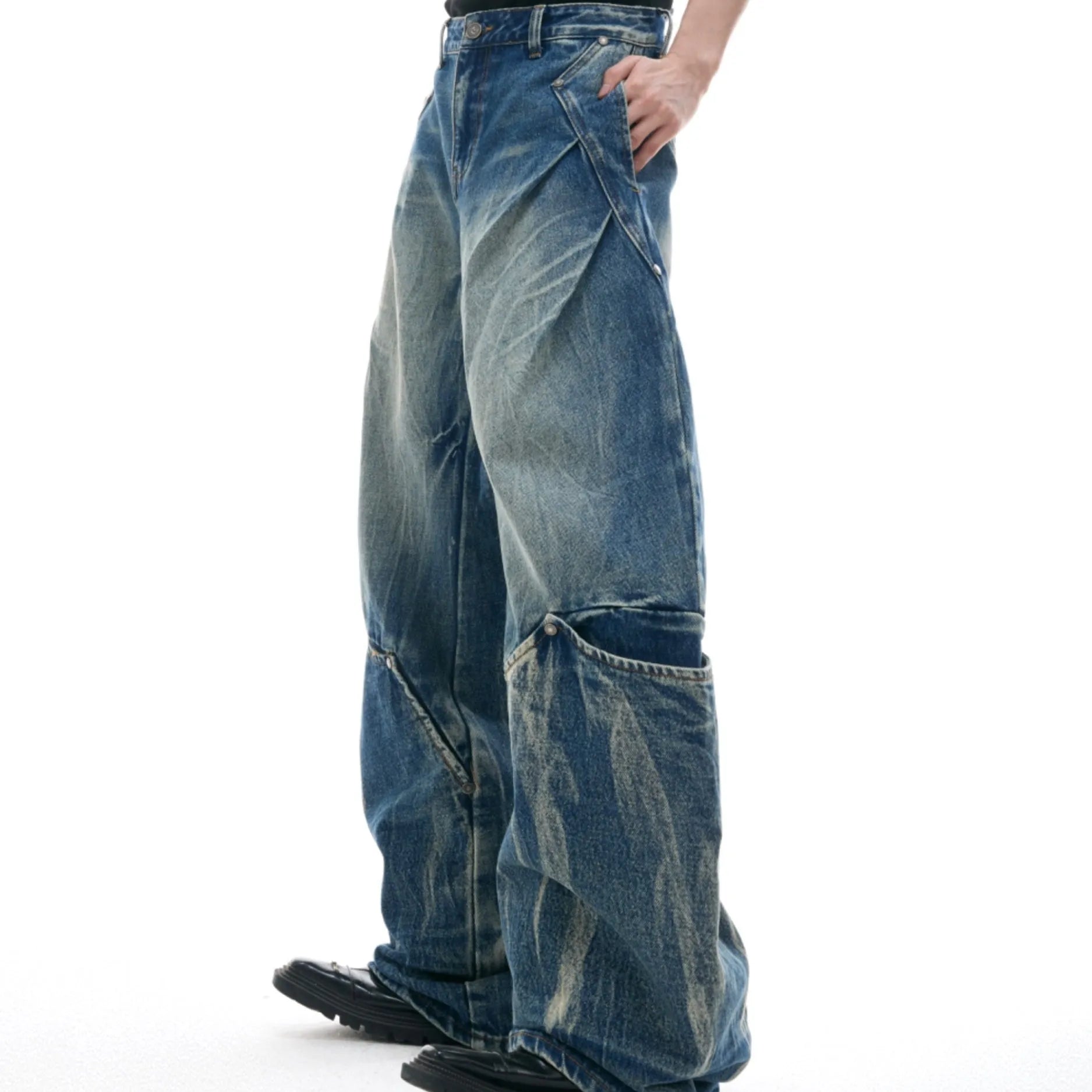 Men's verdant blue jeans with retro washed burst pattern and curved knife design in loose fit