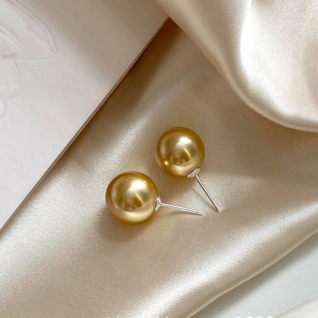 Retro-style geometric pearl stud earrings with star charms on silver settings
