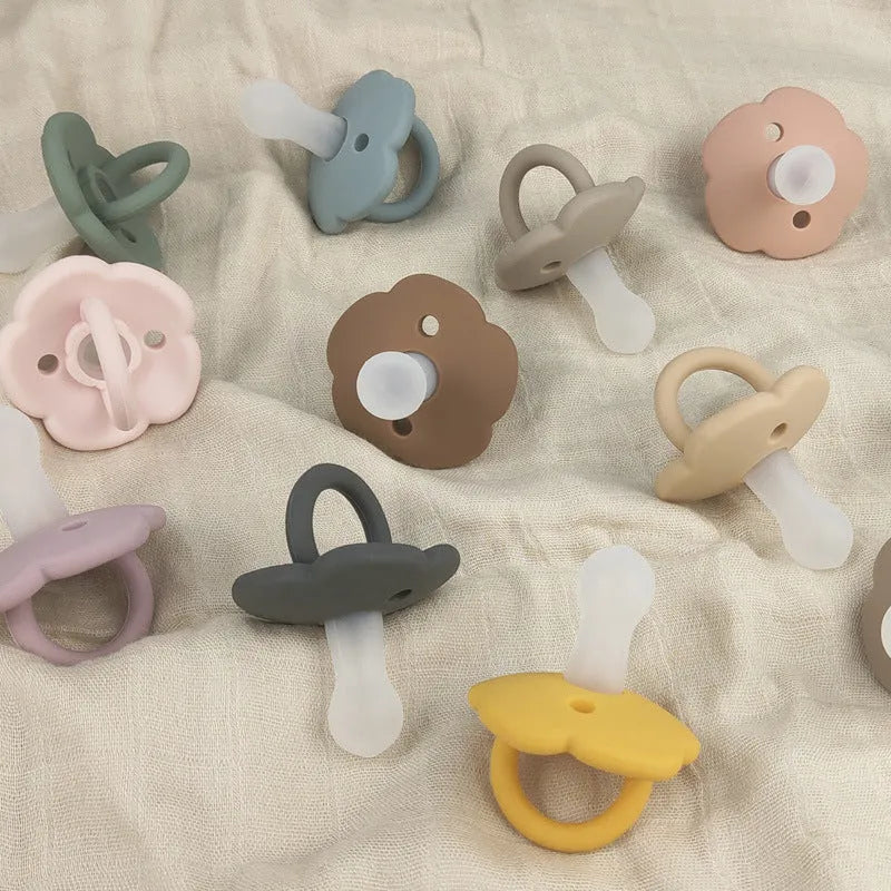 Baby pacifier with lace nipple in edible silicone, 6.5x5x5cm, for 0-6 months, apricot colour