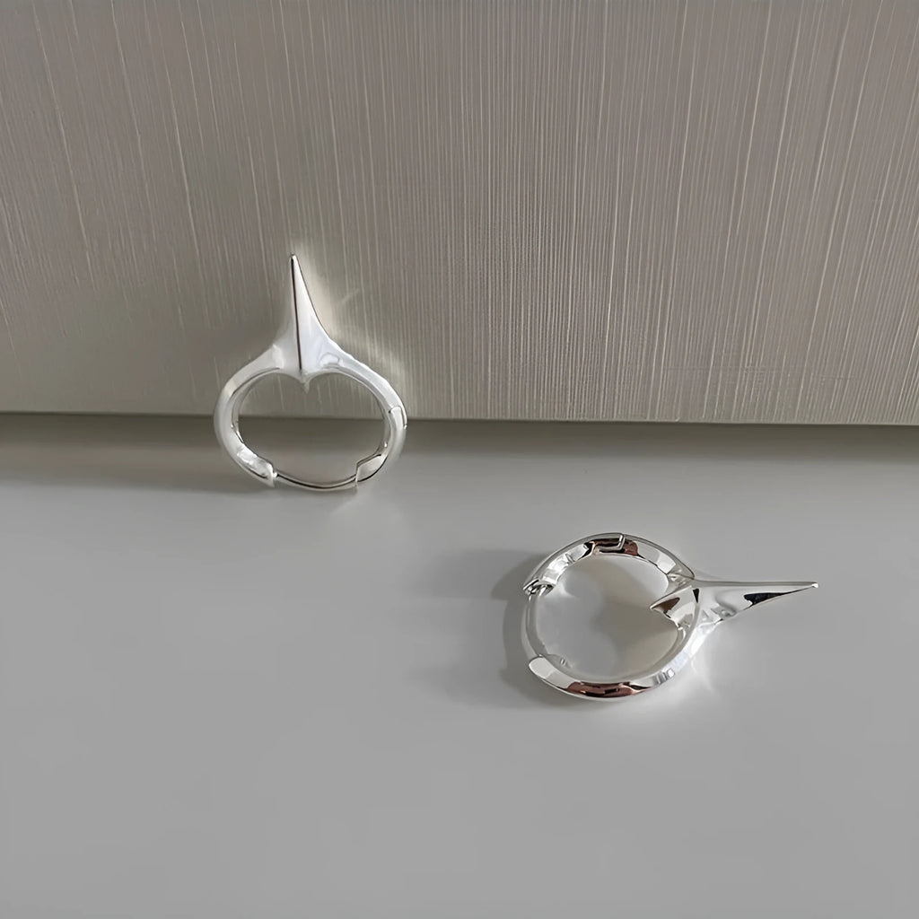 Geometric star ear clip for women in platinum colour with copper construction and electroplated finish