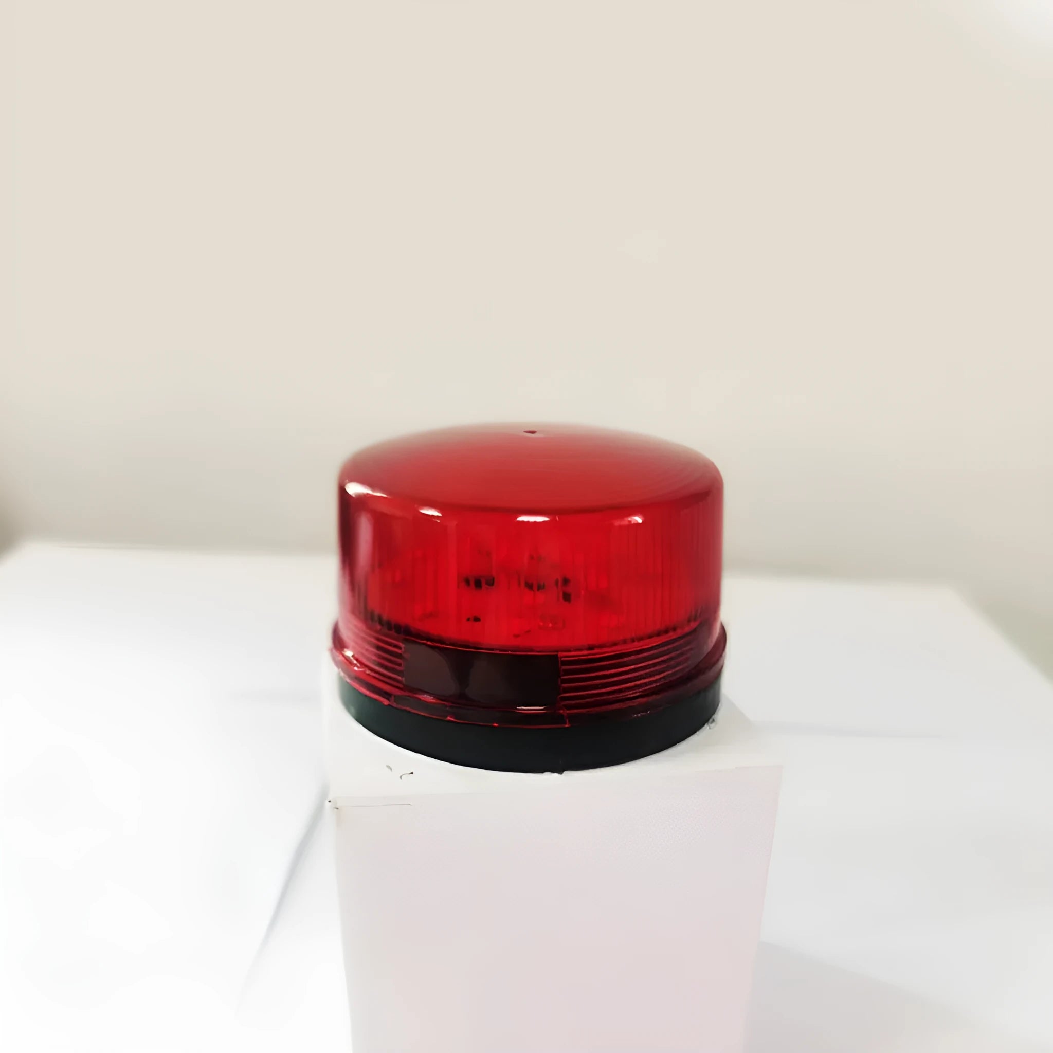 HC-79 24v red warning and alarm light with mounting base, 73mm diameter