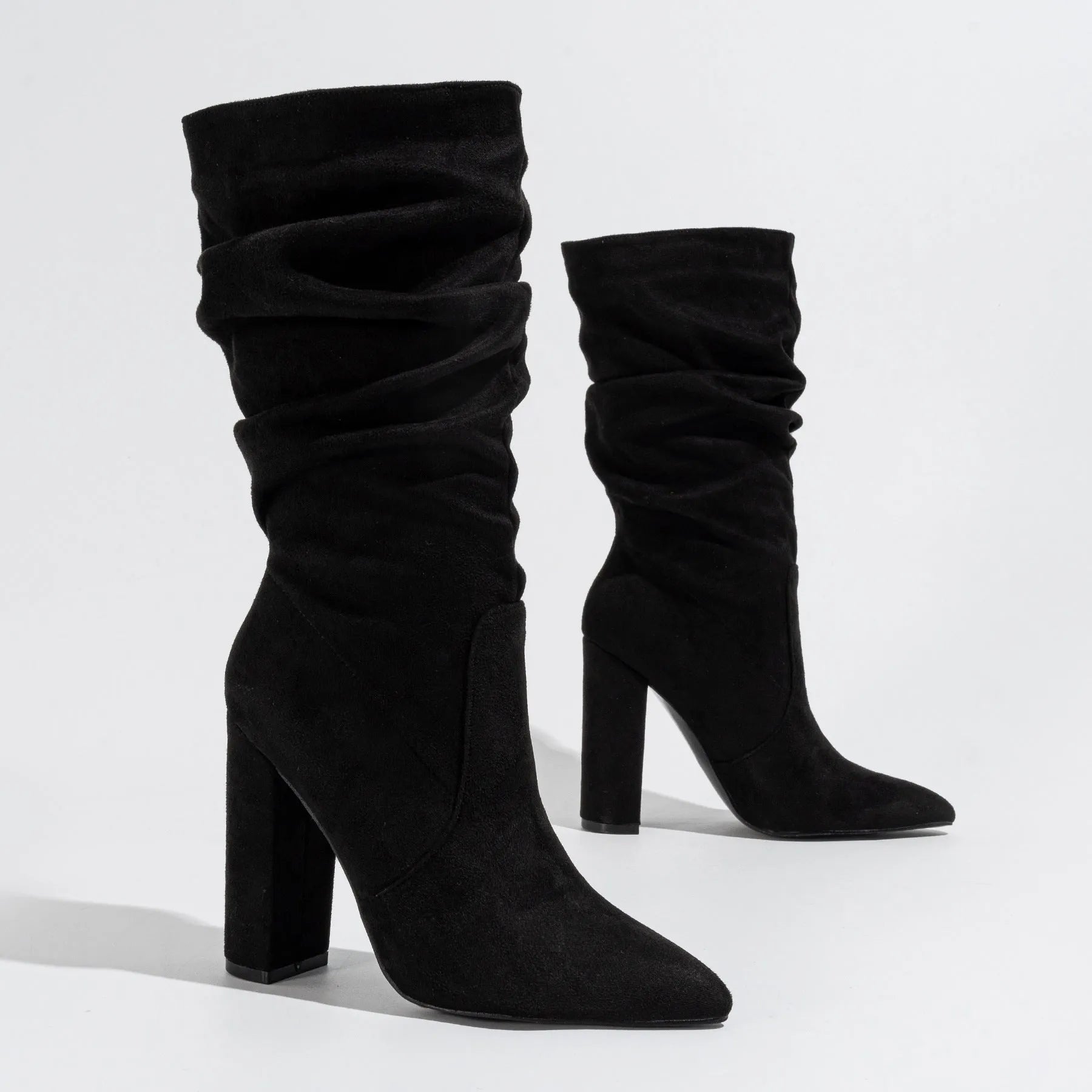 Women's chunky heel pointed-toe suede boots in black with 8cm+ heel height